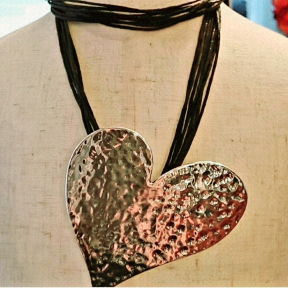 TRÏBE Large Hammered Silver Heart On Leather Like Necklace NWT